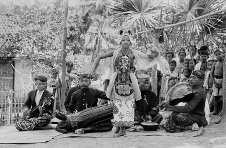 Banyuwangi Gandrung Dance Performance 1910-1930